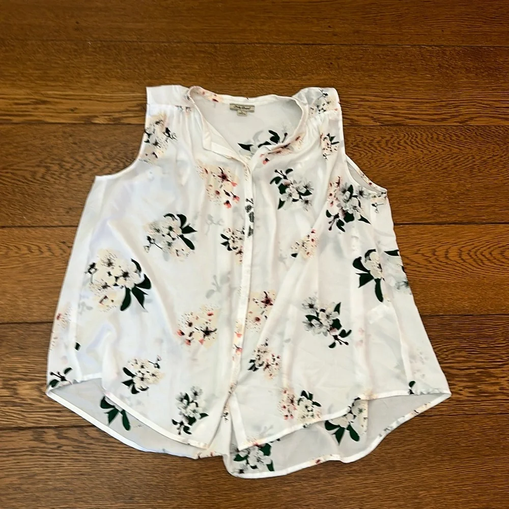 Lucky Sleeveless Floral Blouse - Picture 1 of 4